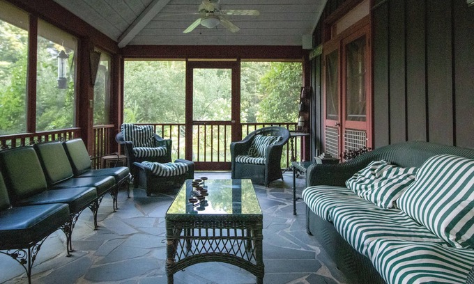 Flat Rock House | Cozy Flat Rock Mountain Home