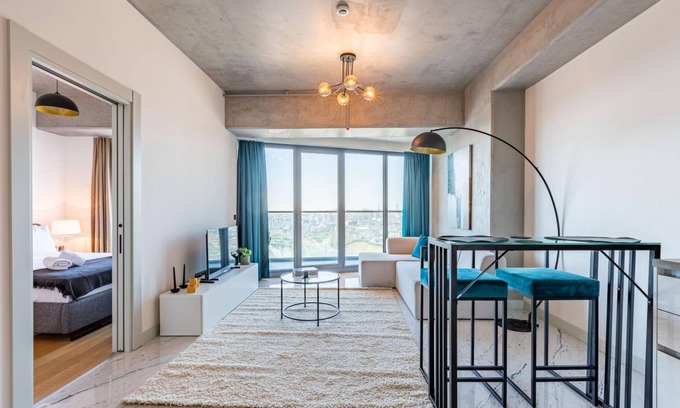 Bomonti Apartment | Cozy Flat with City View and Balcony in Sisli