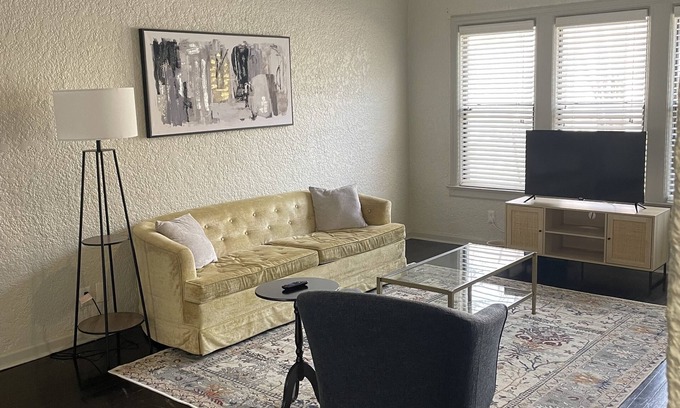 Fort Worth Apartment | Cozy Fort Worth Apartment + Comfy Bed + FAST WIFI + 1b1b