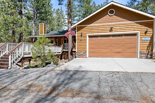 Fox Farm House | Cozy Fox Cabin - Stunning Big Bear property with Hot Tub, Foosball and Much more!
