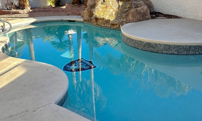 Green Valley House | Cozy & fun Raider home 12 min from The Strip!