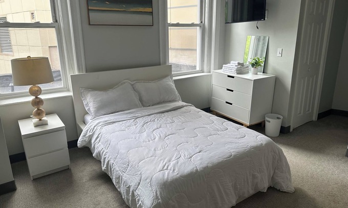 Quincy Apartment | Cozy Furnished studio in the heart of Quincy