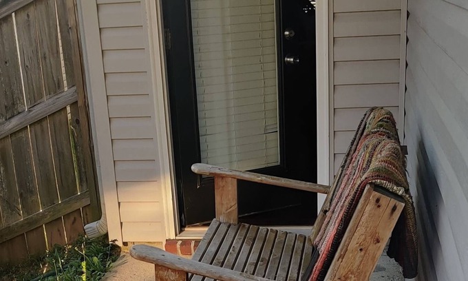 New Castle Bed & Breakfast | Cozy garden home in Birmingham Alabama.