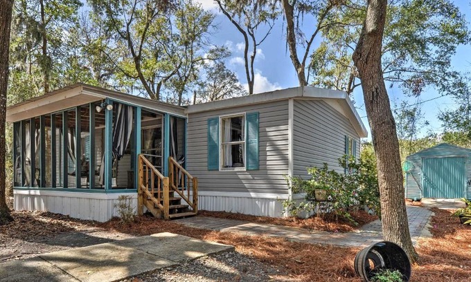 Midway House | Cozy Georgia Abode - Screened-In Porch and Fire Pit!