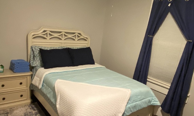 Springfield Bed & Breakfast | Cozy Get-Away (Blue Room)
