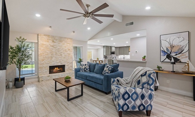South Side House | Cozy Getaway Close to Beach