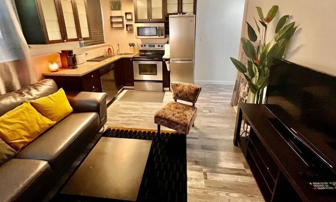Crescent Heights Condo | Cozy Getaway Dwelling Near Downtown