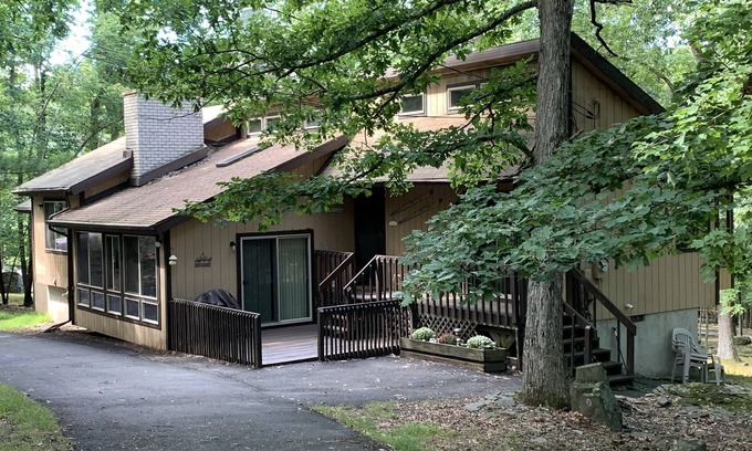 Lackawaxen House | Cozy Getaway with Room for All