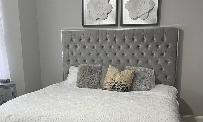 Nodine Hill Apartment | Cozy glammy 3 bedroom apartment In the heart of NYC