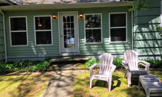 Greenbush House | Cozy Greenbush Cottage right on white sandy beach of beautiful Lake Huron!