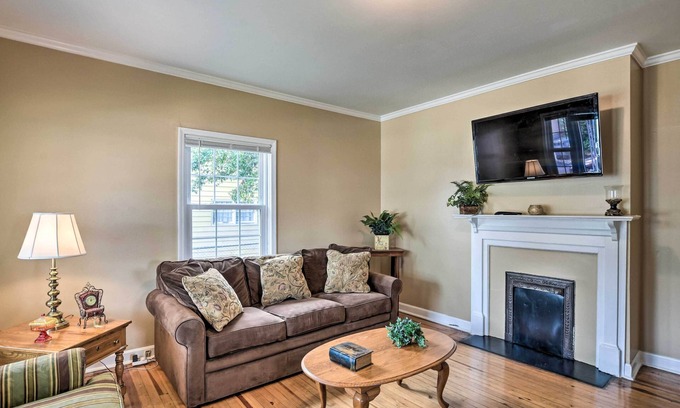 Parker House | Cozy Greenville Bungalow ~ 2 Mi to Downtown!