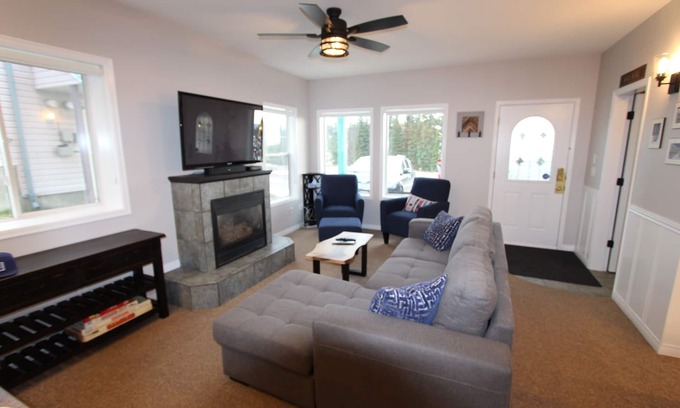 Silver Star Mountain Apartment | Cozy ground level suite with private hot tub - close to the Alpine Chair