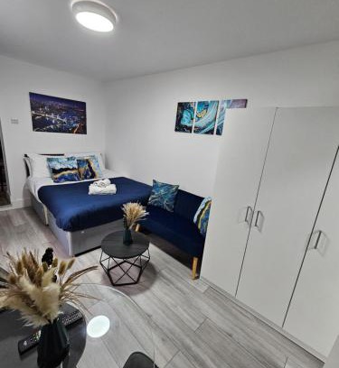 Kensal Green Apartment | Cozy Ground-Floor Studio, Excellent City Access