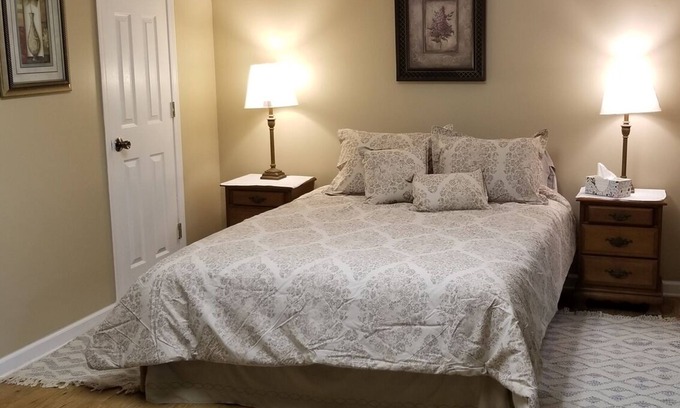 Candler Apartment | COZY GUEST SUITE ON SEPARATE FLOOR & PRIVATE ENTRANCE