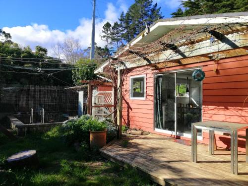 Upper Hutt House | Cozy guesthouse at the Rabbithole, Akatarawa Valley