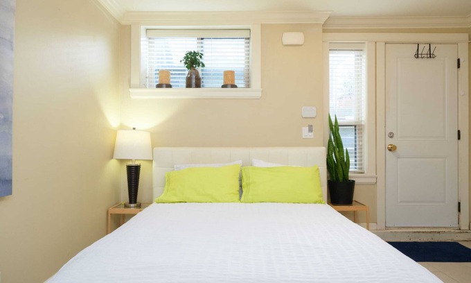 Vancouver South Apartment | Cozy Guesthouse Close to Mall & Skytrain