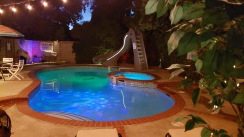 Newhall House | Cozy Guesthouse with Private Pool and Heated Jacuzzi