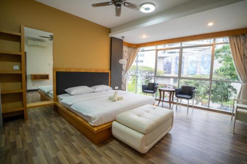 Downtown George Town Apartment | Cozy Gurney Georgetown Private Apartment Penang