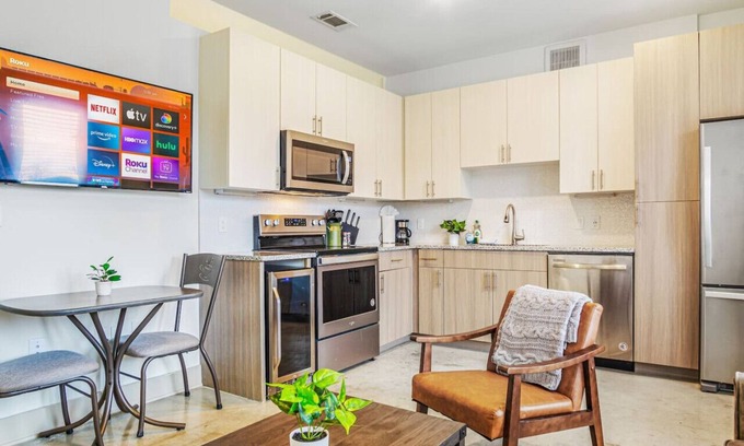 Fort Worth Apartment | Cozy Haven Steps Away from University Life