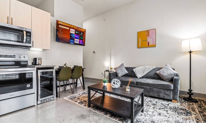 Ryan Place Apartment | Cozy Haven Steps Away from University Life