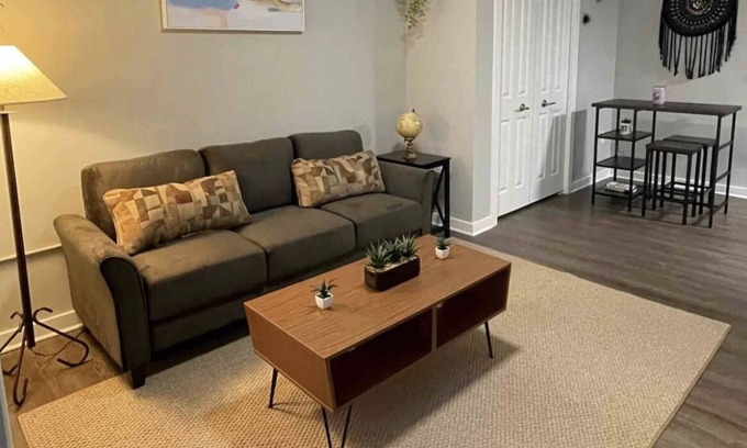 Colonial Homes Apartment | Cozy Heart of Buckhead Loft