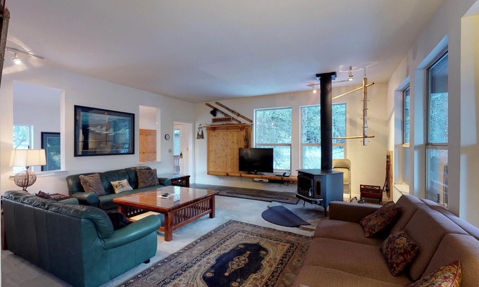 Big Creek House | Cozy High Sierra Home w/Decks & Forest Views, Close to Skiing & Huntington Lake