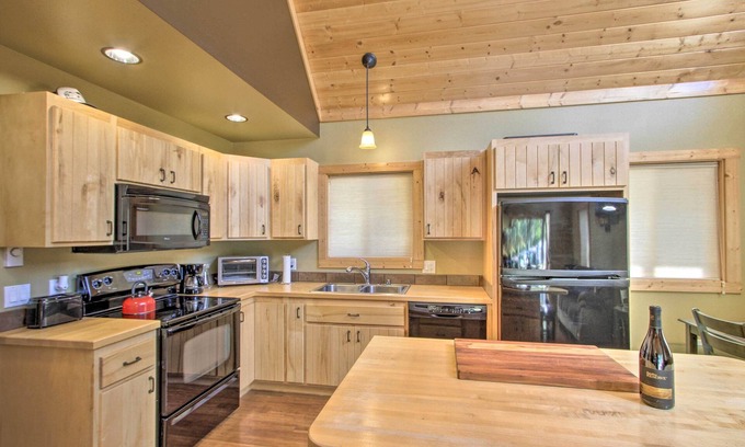 Paradise Estates House | Cozy Hikers Getaway, 5 Mi to Mt Rainier Nat’l Park