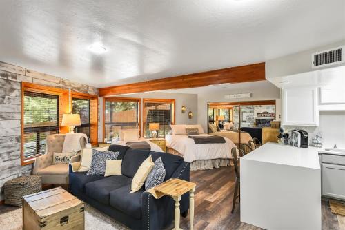 Kachina Village Apartment | Cozy Hilltop Retreat Quiet Street Near Downtown and NAU Private Forested Setting