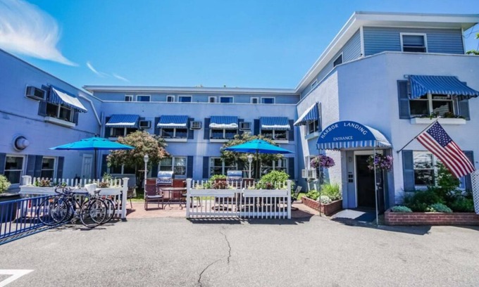 Vineyard Haven Resort | Cozy History ResortnLocated in the center of the city