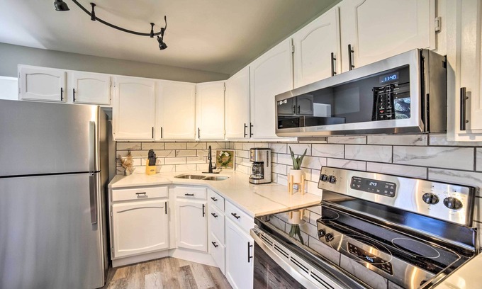Hobart House | Cozy Hobart Retreat < 9 Mi to Lake Michigan!