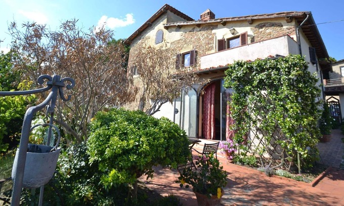 Magliano House | Cozy Holiday Home in Tavarnelle Val di Pesa with Shared Pool