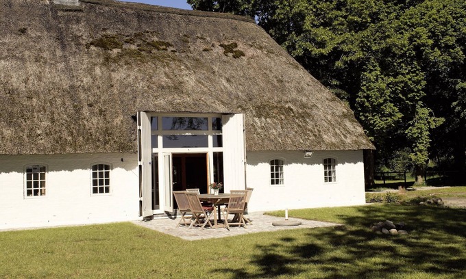Stadum Apartment | Cozy Holiday Apartment Herzverloren in the Countryside of Stadum