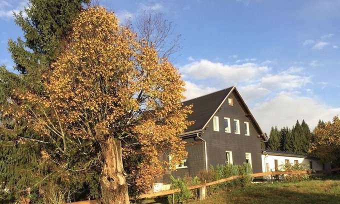 Friedrichshoehe Apartment | Cozy holiday home (95sqm) with a view of the Rennsteig