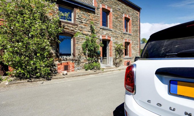 Gros-Fays House | Cozy Holiday Home in Gros Fays with Terrace