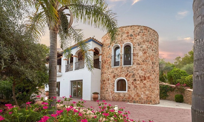 Sant Antoni de Portmany House | Cozy home in Sant Antoni de Portman
