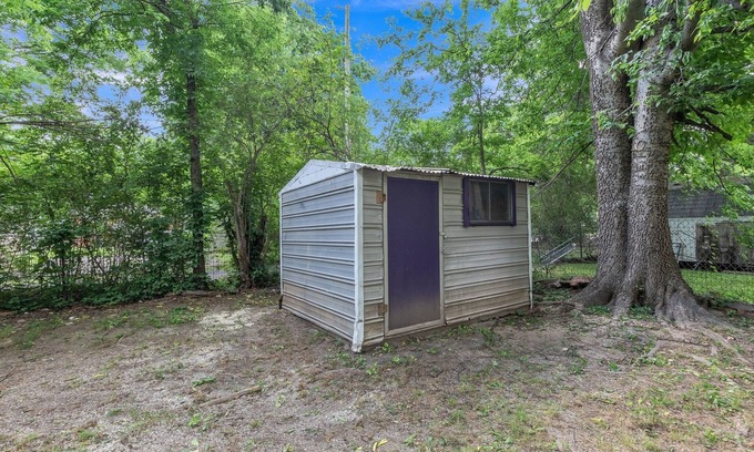 Capital View House | Cozy Home Away From Home In Little Rock 2 Bedroom Home by RedAwning
