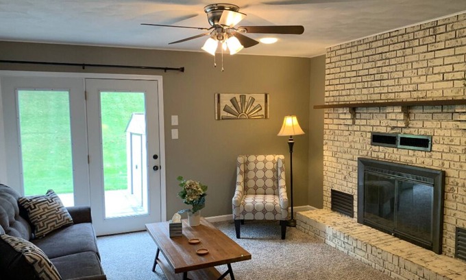 Jefferson City House | Cozy home, Centrally Located!