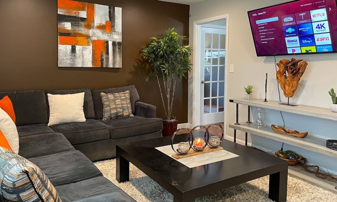 Apex House | COZY HOME CLOSE TO JORDAN LAKE AND DOWNTOWN APEX!