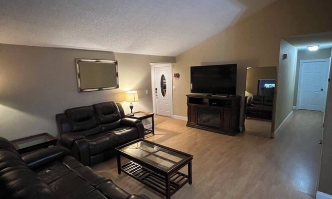 Sunrise House | Cozy home close to shopping
