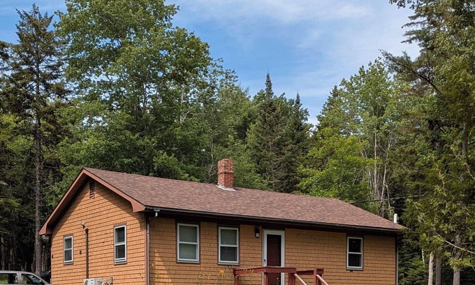 Lamoine House | Cozy home close to the Acadia National Park!