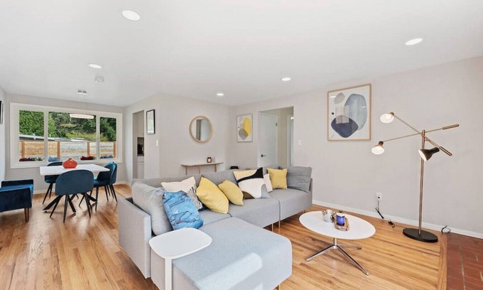 East Lake Hills House | Cozy home for Family/business next to Microsoft
