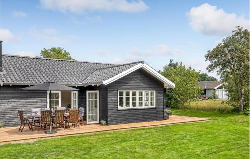 Sømarken House | Cozy Home In Aakirkeby With Kitchen