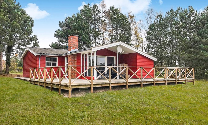 Oster Somarken House | Cozy home in Aakirkeby with WiFi