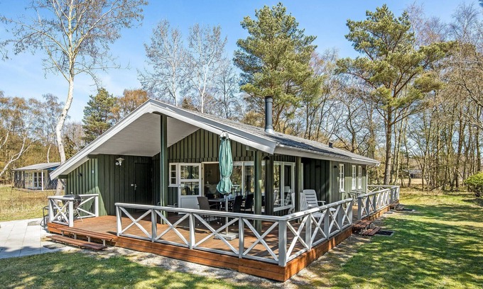 Oster Somarken House | Cozy home in Aakirkeby with WiFi