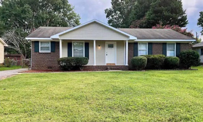 Greensboro House | Cozy Home in Central Location, Gboro & High Point!