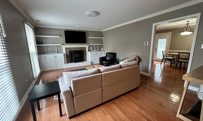 Lyndon House | Cozy Home in East Louisville!