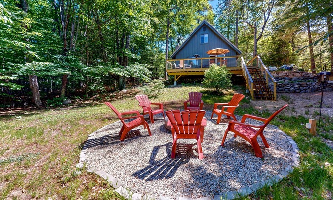 Conway House | Cozy home in great location w/gas stove & outstanding views - dogs OK