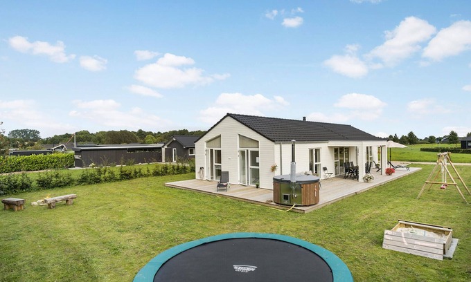 Flovt Strand House | Cozy home in Haderslev with WiFi