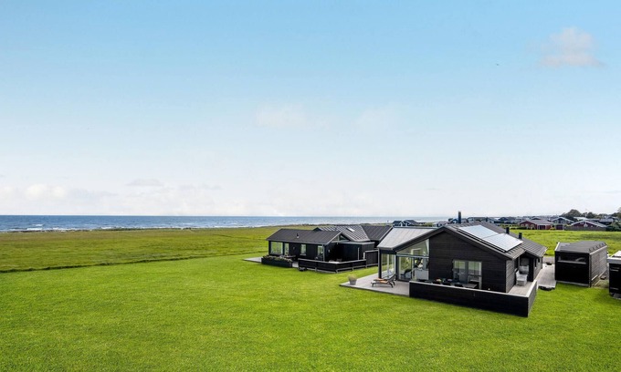 Sæby House | Cozy home in Sæby with house sea view