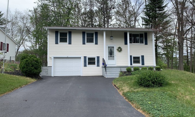 Geyser Crest House | Cozy home just mins away from Saratoga Race course and so much more!